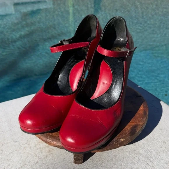 John Fluevog Listen Ups Stacey Red with Black Piping RARE FIND Size 9 - Picture 1 of 15